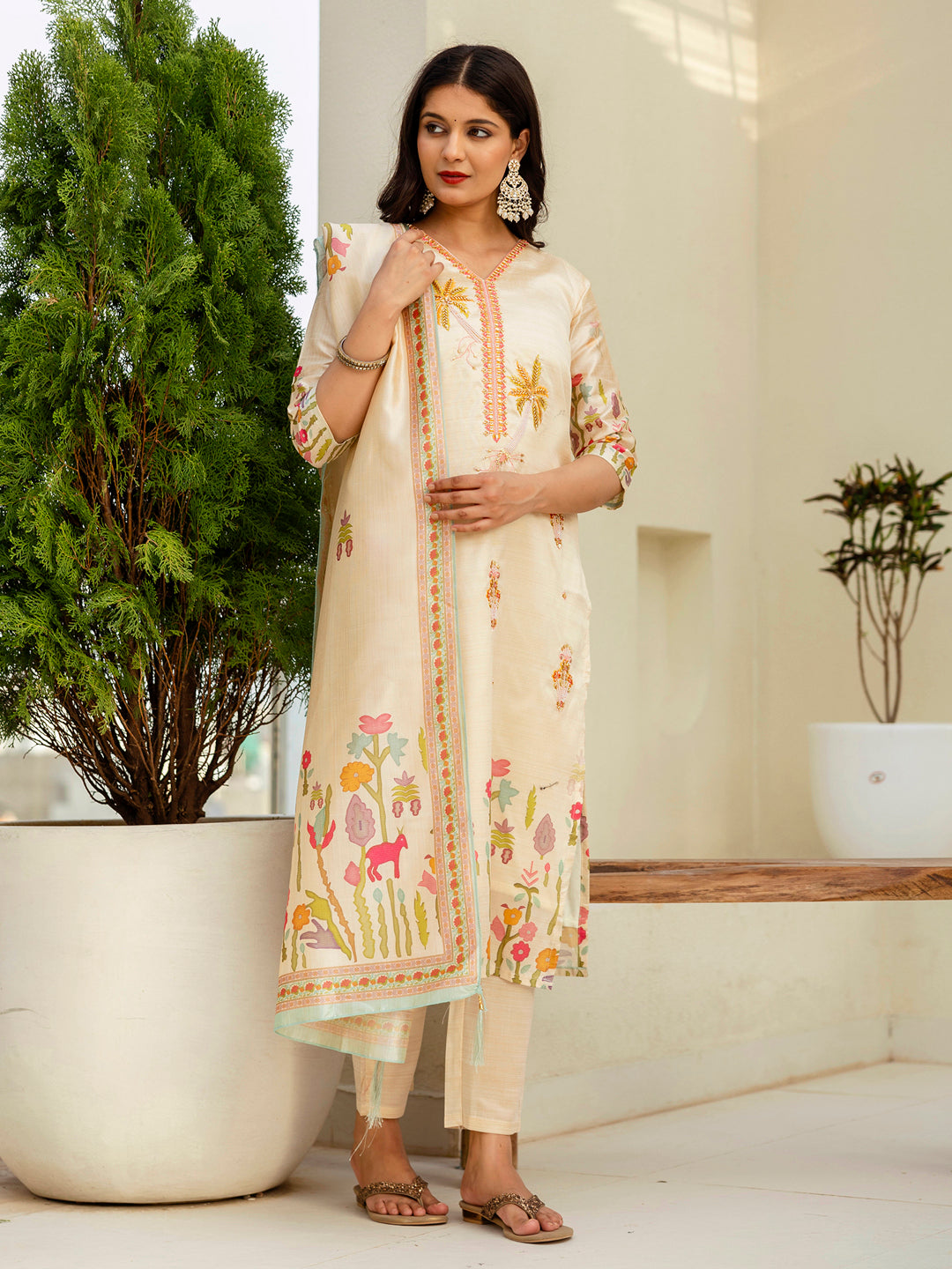 Cream Floral Print Silk Women Kurta Sets With Printed Dupatta Suits